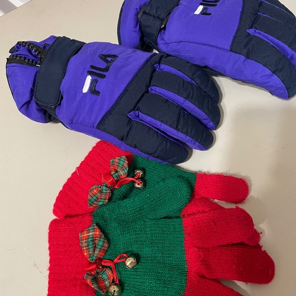 Children's Gloves (2) - Picture 1 of 5